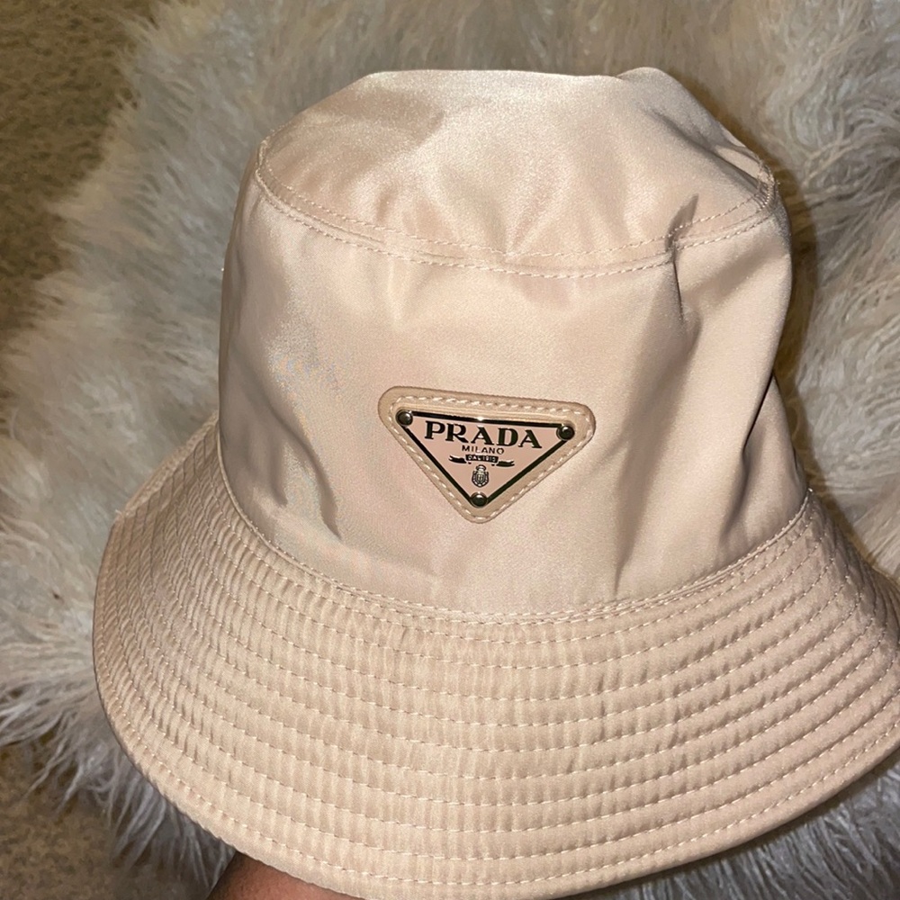 PRADA BUCKET HAT